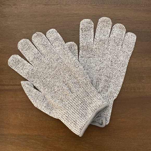 CutleryPro Mesh Cutting Gloves (Superior Protection against cuts and abrasions) - Picture 2 of 3